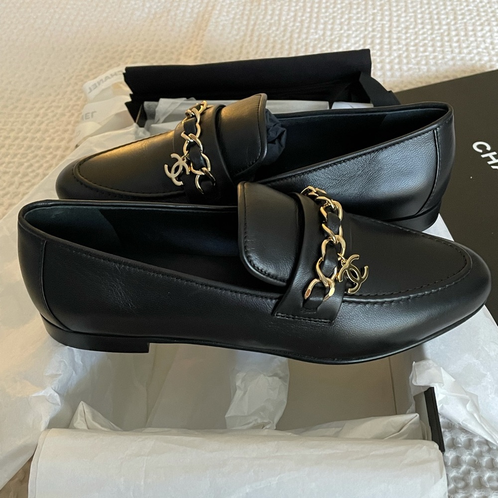 NEW Chanel 20A Black Leather Loafers Gold CC 38.5 - Picture 2 of 7